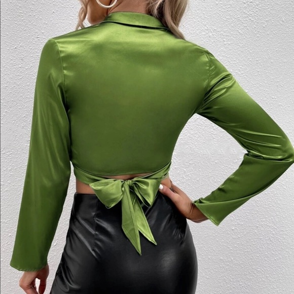 SHEIN Satin Green Front Tie Long Sleeve Collar Crop Top - Picture 3 of 5